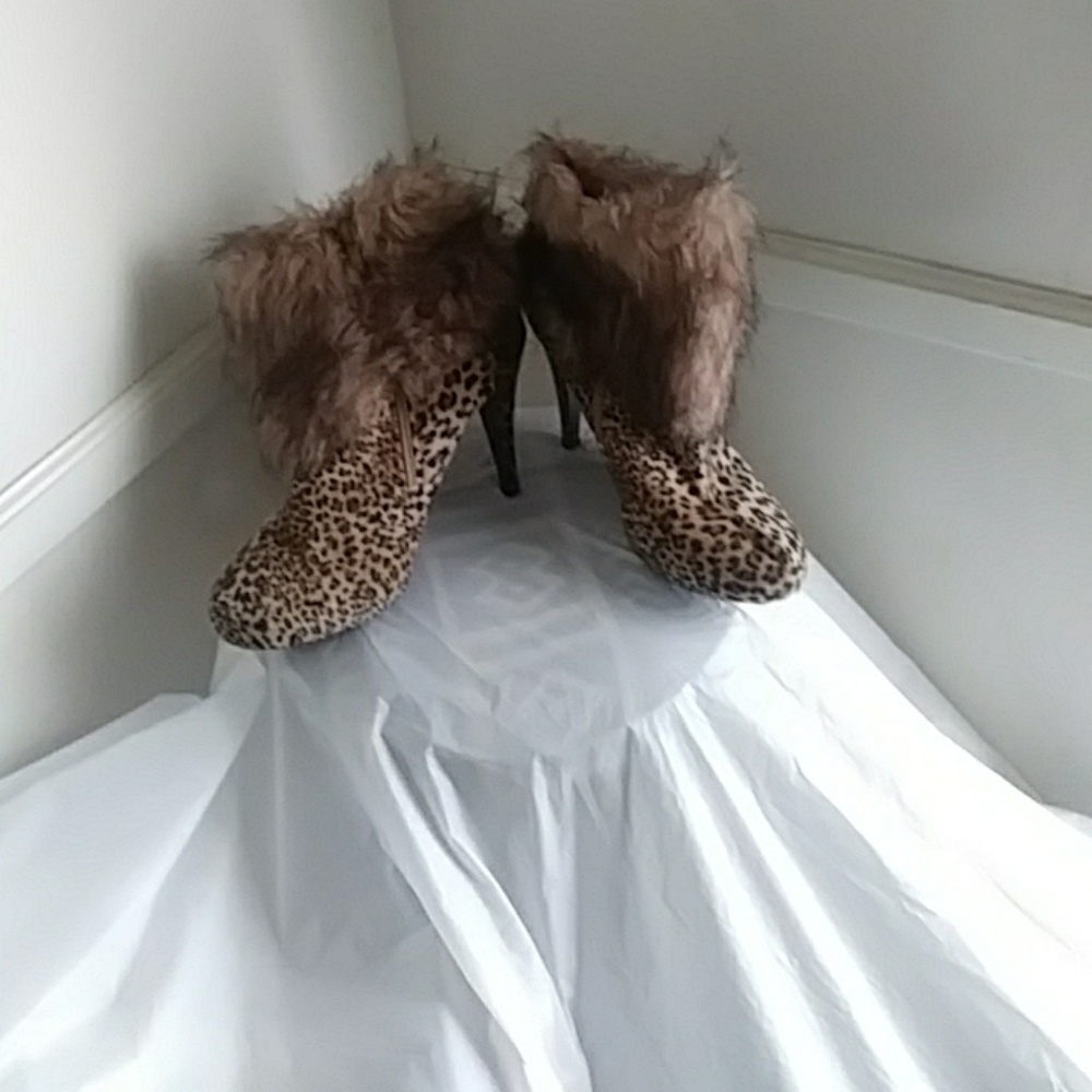 Ankle high heel boot